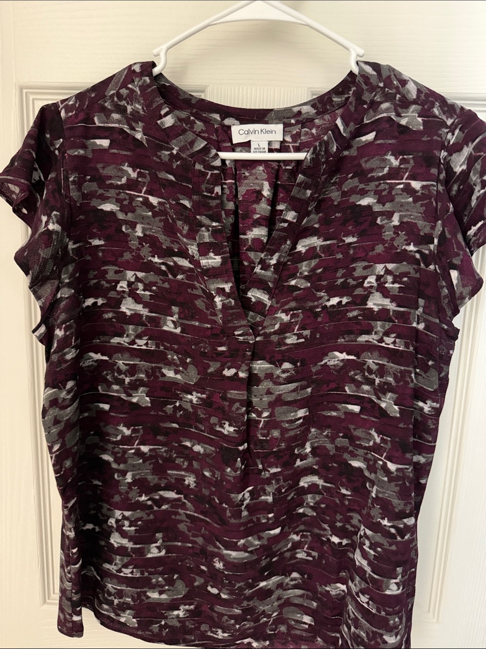 Calvin Klein Plum and Gray Short Sleeve V-Neck Top